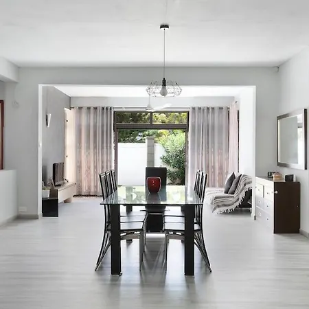 Spacious And Cosy Coastal Retreat
